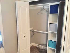 3 bedrooms, desk, iron/ironing board, travel crib