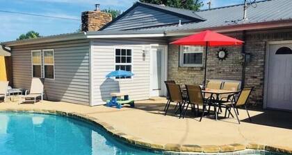 Mid-town Oasis (heated pool mid-April thru mid-October)