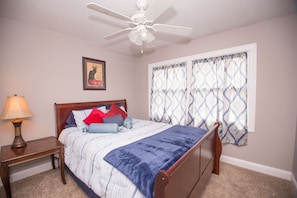 3 bedrooms, desk, iron/ironing board, travel cot