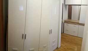 Interni