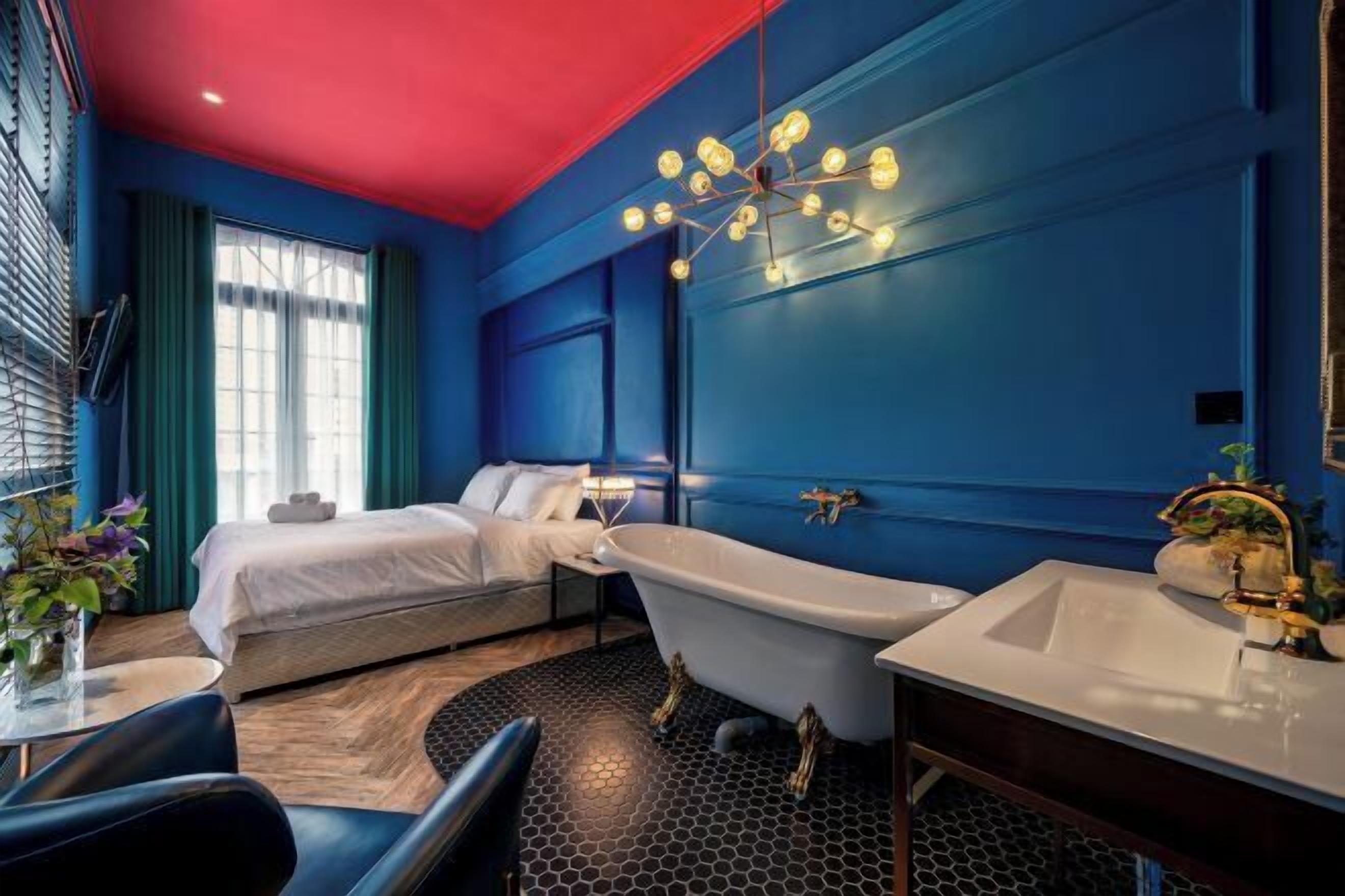 Cortinas blackout, wifi gratis y ropa de cama 