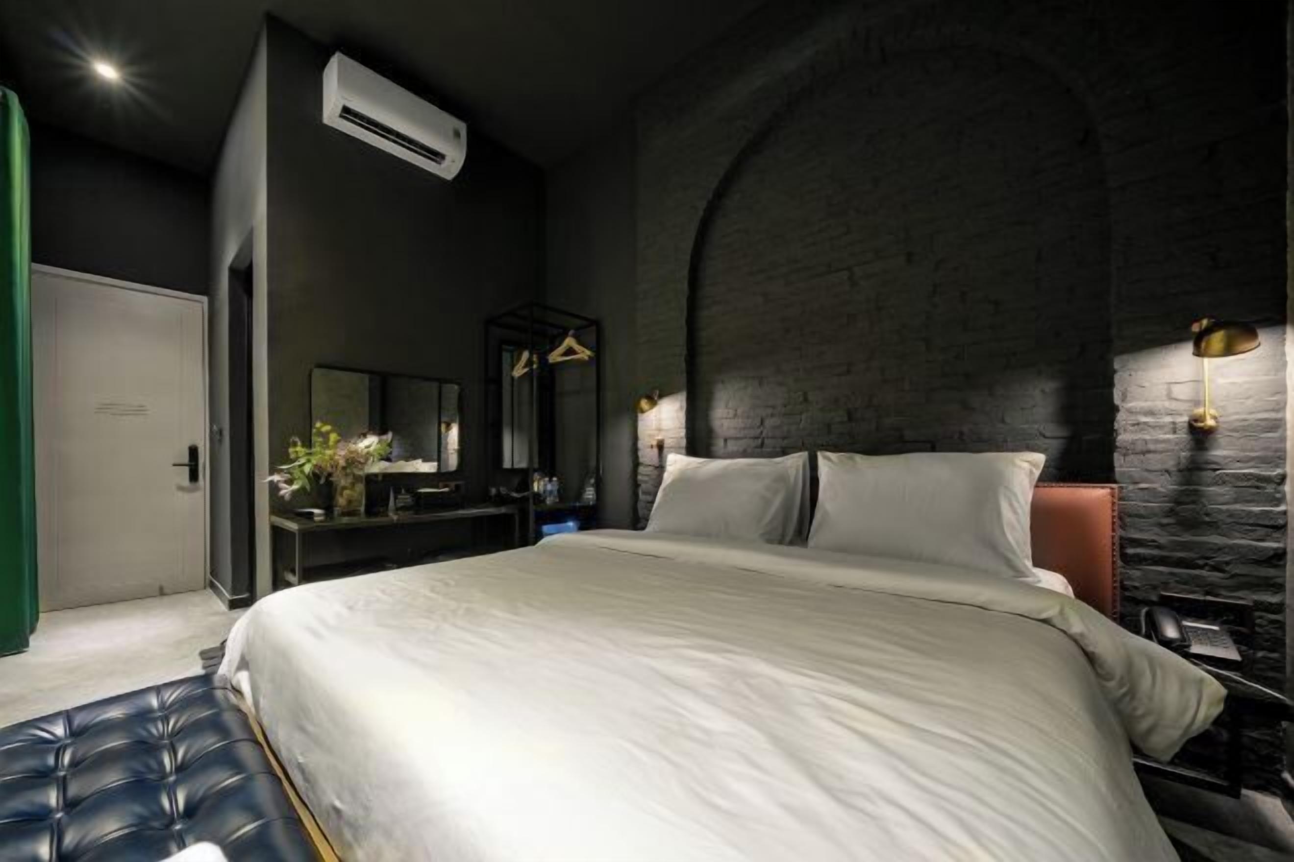 Cortinas blackout, wifi gratis y ropa de cama 