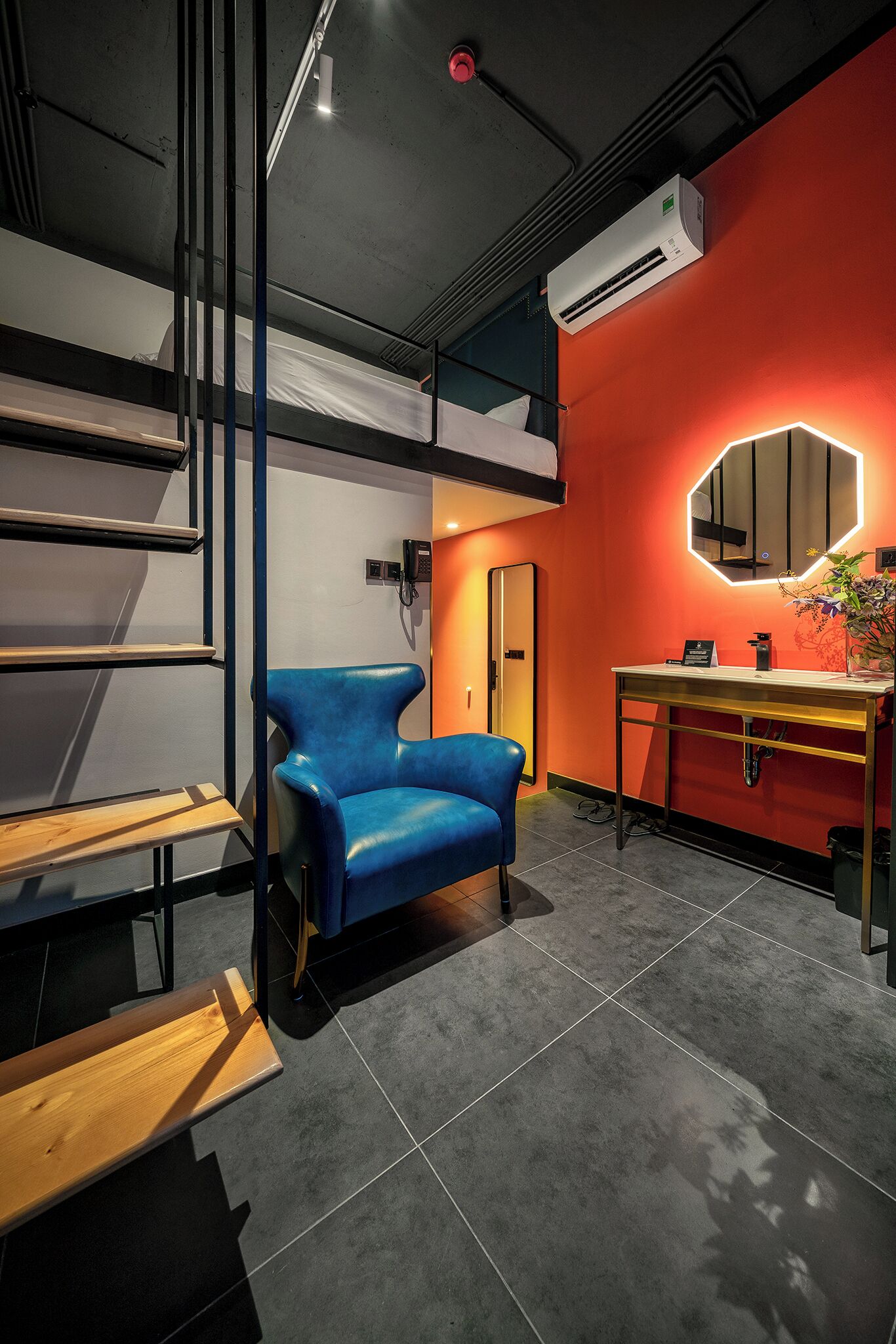 mini basic loft | blackout curtains, free wifi, bed sheets