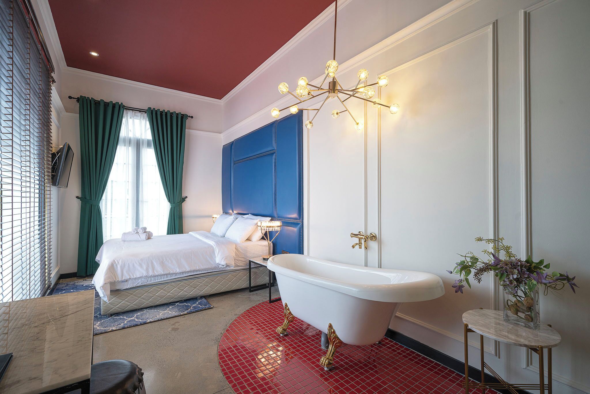 deluxe double room, bathtub, city view | blackout curtains, free wifi, bed sheets