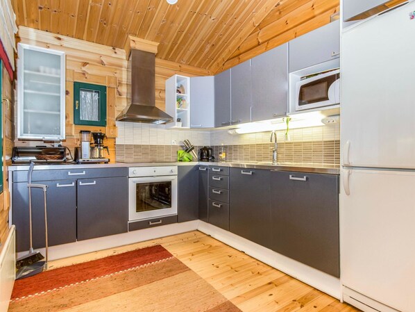 Réfrigérateur, four à micro-ondes, lave-vaisselle