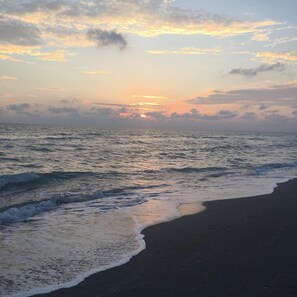 A beach with waves at sunset. - Stunning Beach to Bay, 2 Bedroom Condo on Siesta Key, Heated Pools, Turtle Beach (Sarasota)