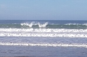 Beach nearby, sun loungers, beach towels - Studio & Bath by Sea - First Floor - Works for Pets & Handicapped Guests (Grover Beach)
