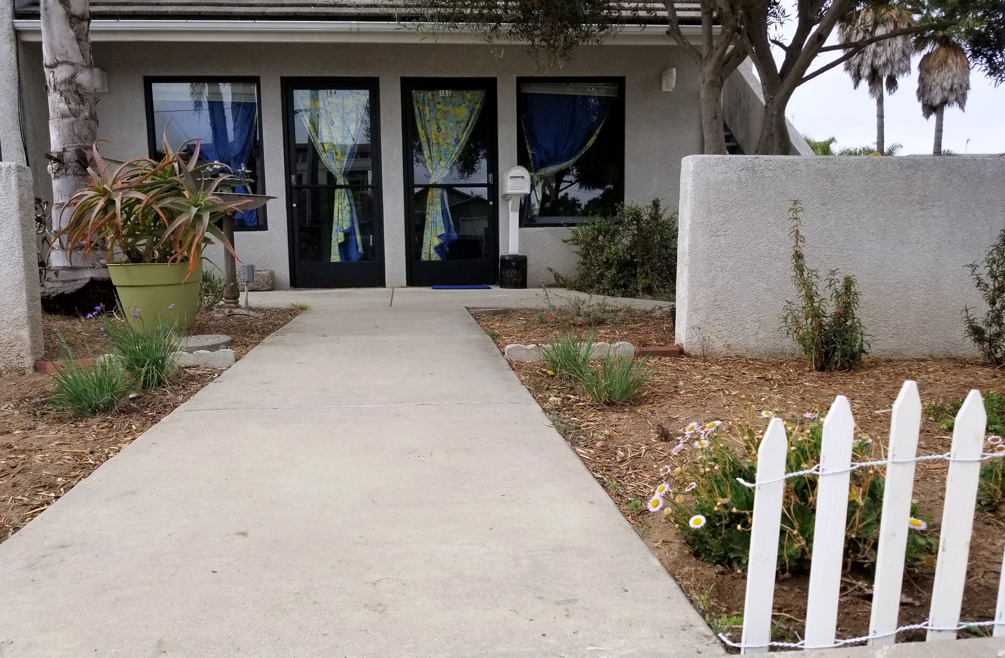 Straightforward roll-in handicapped access if needed.