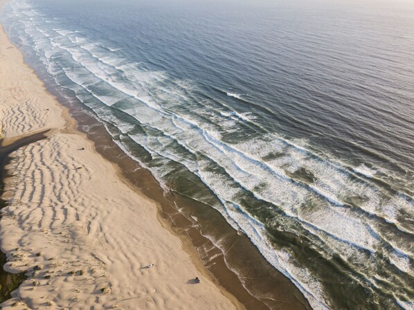 Beach nearby, sun-loungers, beach towels