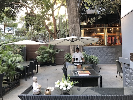 Daily buffet breakfast (INR 300 per person)