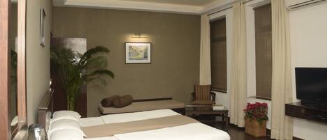 Kamar Double Mewah | Area keluarga | Televisi LED 40-inci dengan saluran TV digital