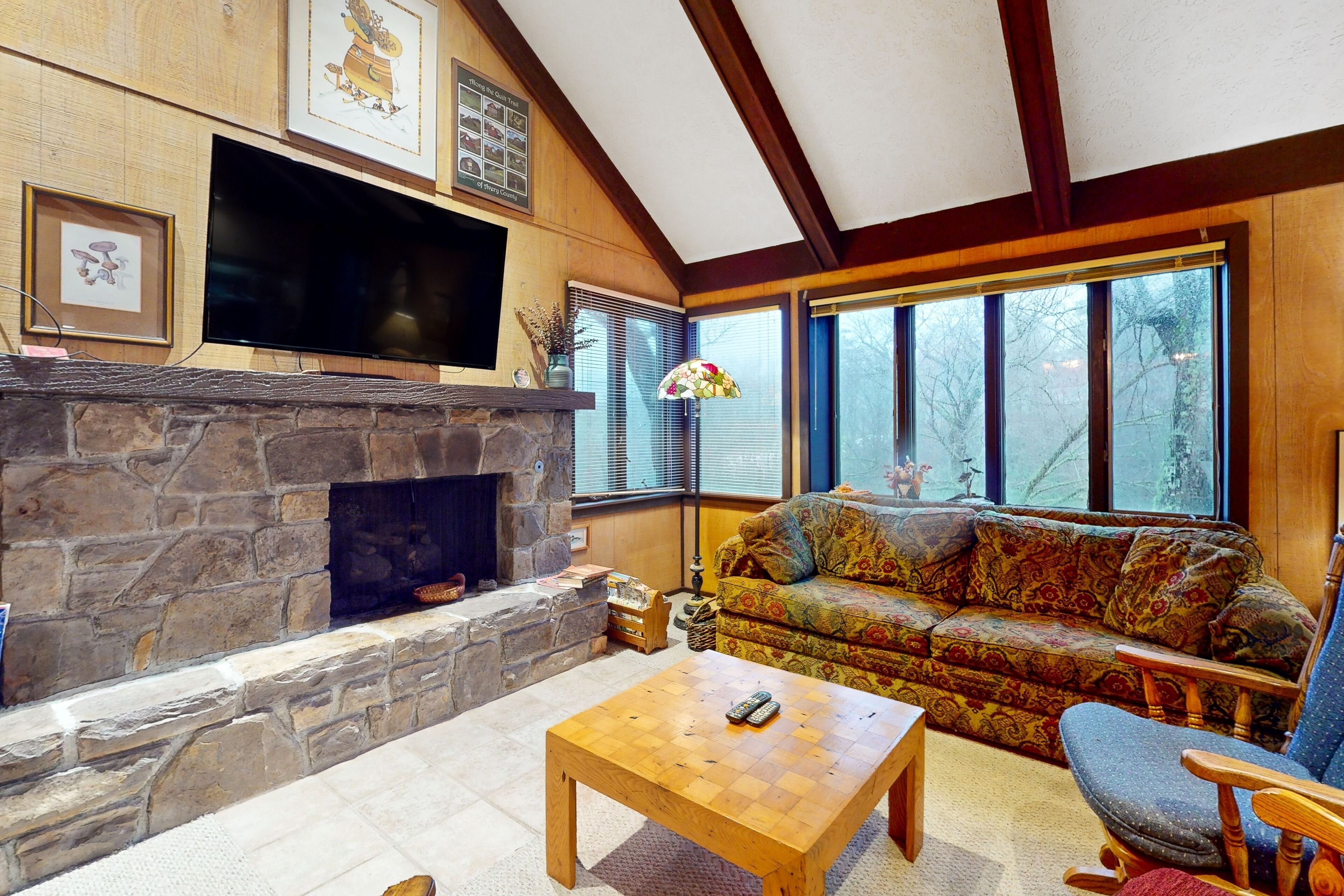 Eclectic condo on fairway with spiral staircase & deck - walk to slopes