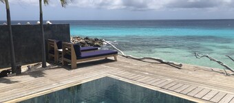 INCL. PICKUP TRUCK! Unique oceanfront vacation, total privacy, privat house reef