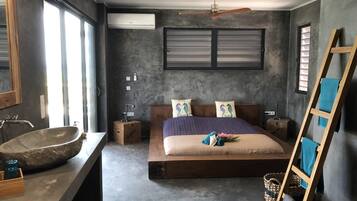 4 bedrooms, in-room safe, iron/ironing board, free WiFi