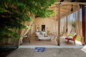 Outdoor dining - D&P house ΕΞΟΧΙΚΗ ΚΑΤΟΙΚΙΑ (Thassos)
