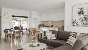 TV, Netflix, streaming services