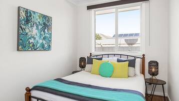 3 bedrooms, desk, iron/ironing board, free WiFi