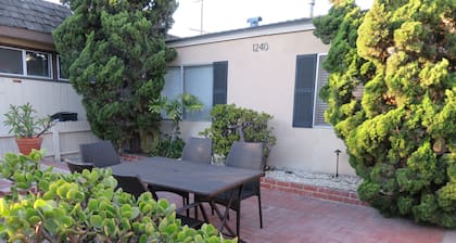BALBOA OCEAN ESCAPE Steps to Beach and Bay with AC