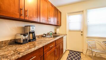 KylskÄp, mikrovÄgsugn, ugn och spishÀll