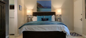 BALBOA OCEAN ESCAPE Steps to Beach and Bay with AC