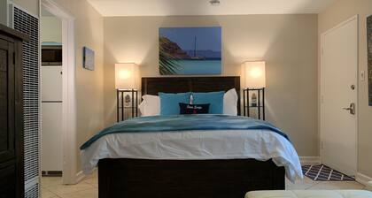 BALBOA OCEAN ESCAPE Steps to Beach and Bay with AC