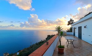 Outdoor dining - "CASALENA" : Villa in Furore - Amalfi coast with large terrace and SEA view  (Furore)