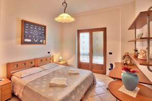 2 عدّة غرف نوم ومكواة/لوح كي وسرير سفر وواي فاي مجانًا