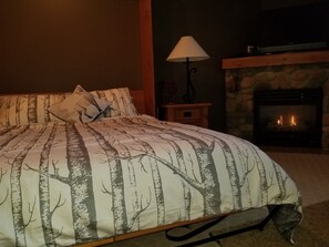 WiFi, bed sheets - Ski In/Ski Out Modern Condo in Wildwood  at Creekside (Vernon)