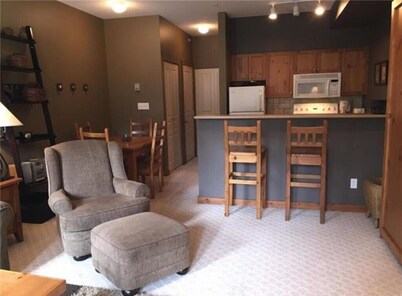 Ski In/Ski Out Modern Condo in Wildwood  at Creekside