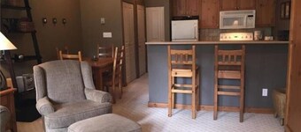 Ski In/Ski Out Modern Condo in Wildwood at Creekside