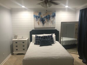 1 chambre, fer et planche à repasser, lit parapluie, Wi-Fi