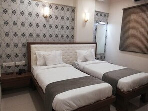 Executive Twin Room - Hotel Vrushali Inn (Navi Mumbai)