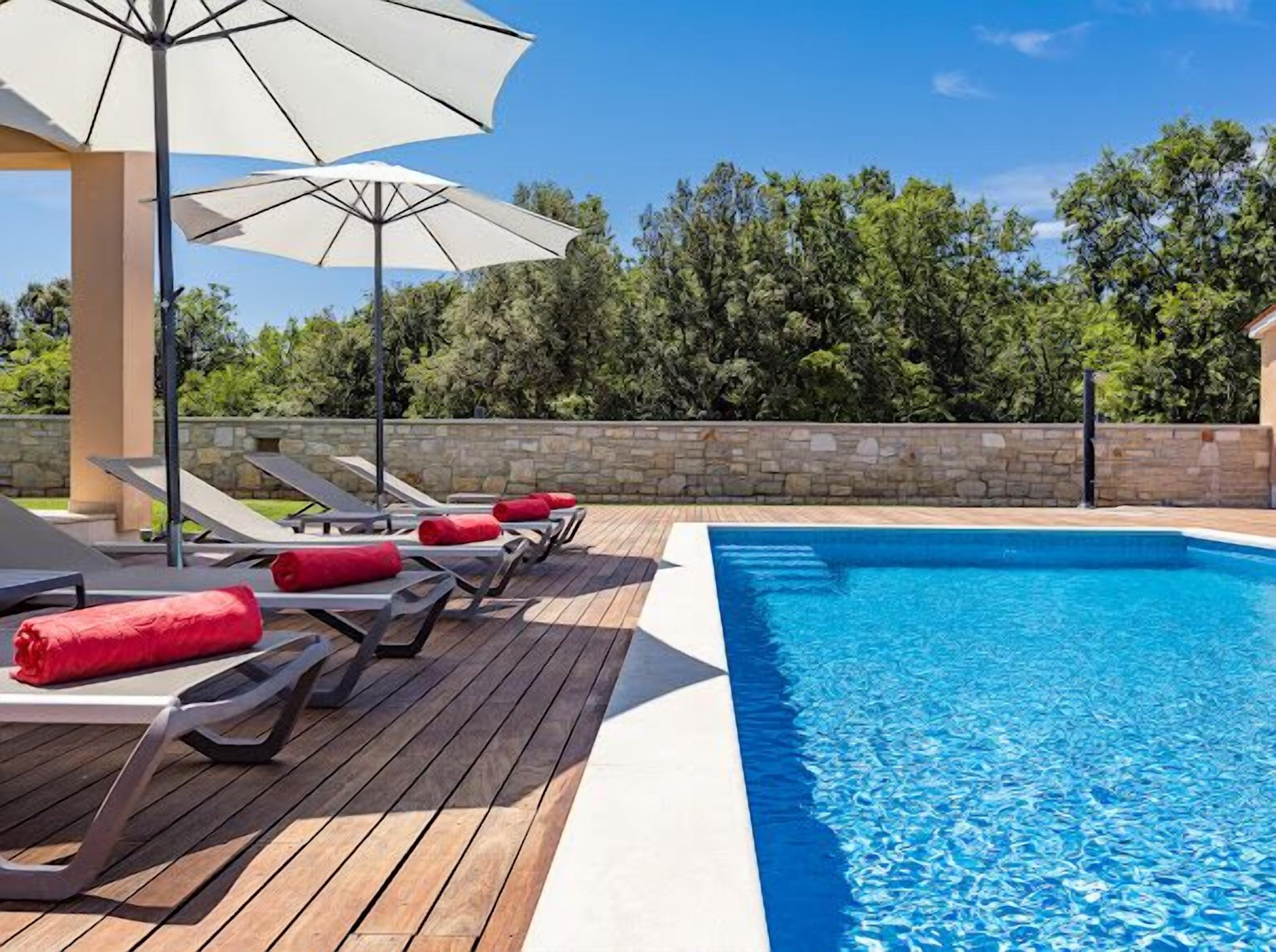 Et oppvarmet basseng