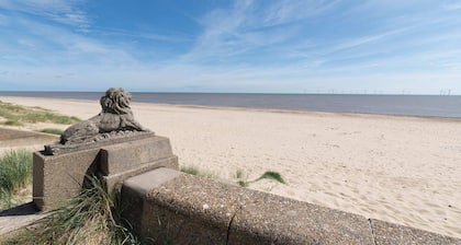 Stunning Beach House - On the Beach - Pets OK