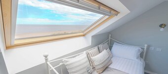 Stunning Beach House - On the Beach - Pets OK