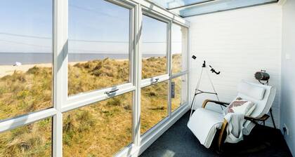 Stunning Beach House - On the Beach - Pets OK