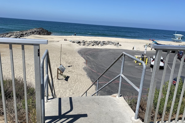Tamarack Surf Parking Lot—1min Drive!!
5min WALK to Coast & Public Beach Access!