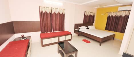 Luxury Room | 1 bedroom, rollaway beds, free WiFi