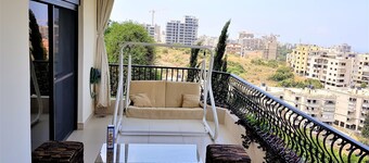 Luxury designed, quiet home with amazing sea views - See Video