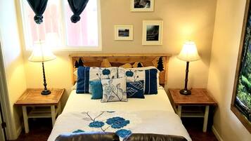 Tabla de planchar con plancha, wifi y ropa de cama