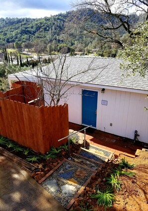 Property grounds - The Cottage on Campbell- In town studio with a view!  (Mariposa)