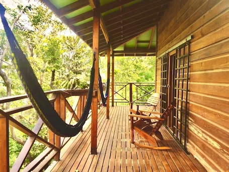 Terrace/patio. Casa Café Roatan, Honduras