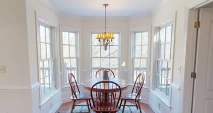 Bright & Peaceful Family Retreat in Charlottesville