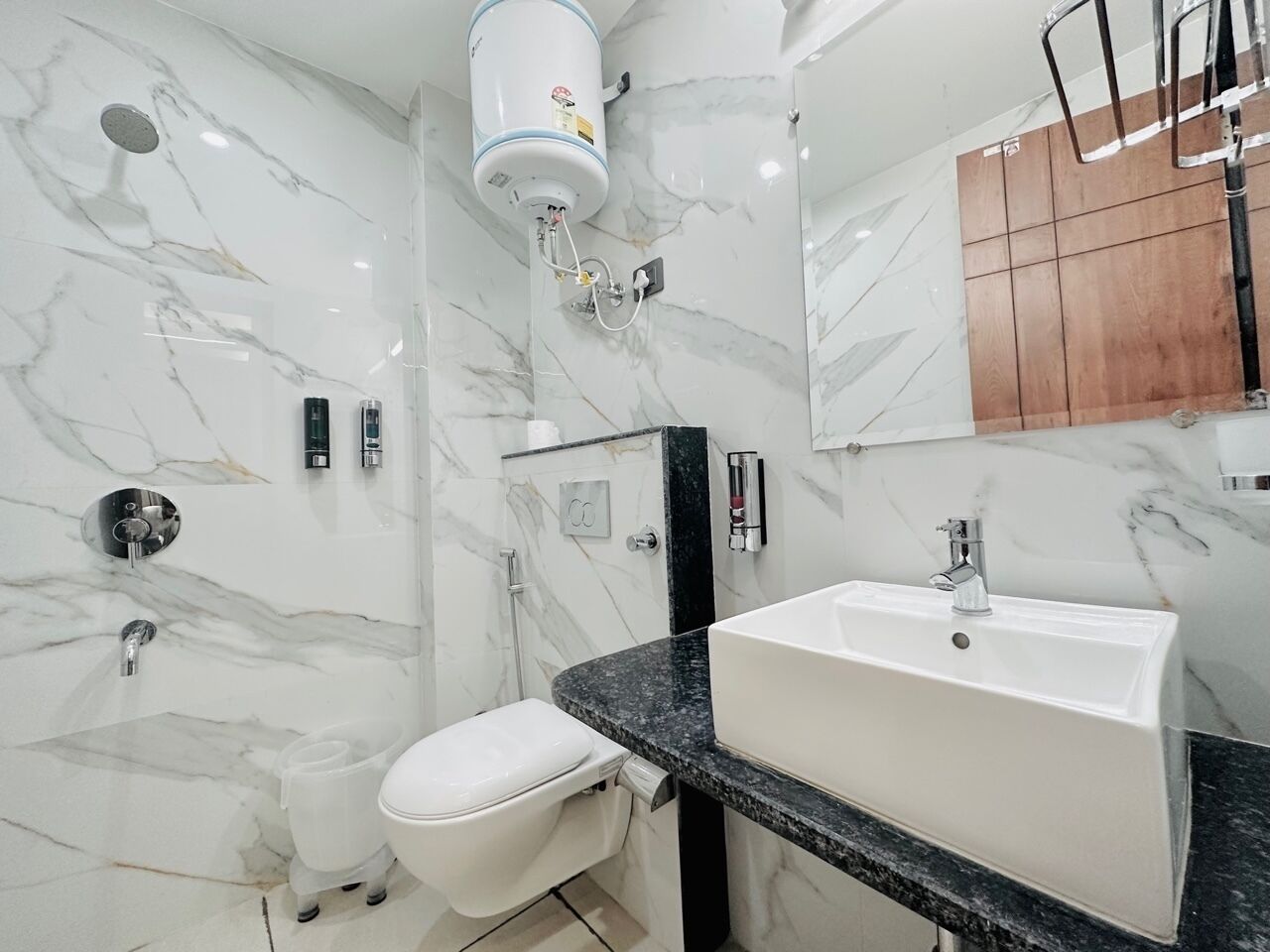 family room | bathroom | shower, hydromassage showerhead, free toiletries, hair dryer