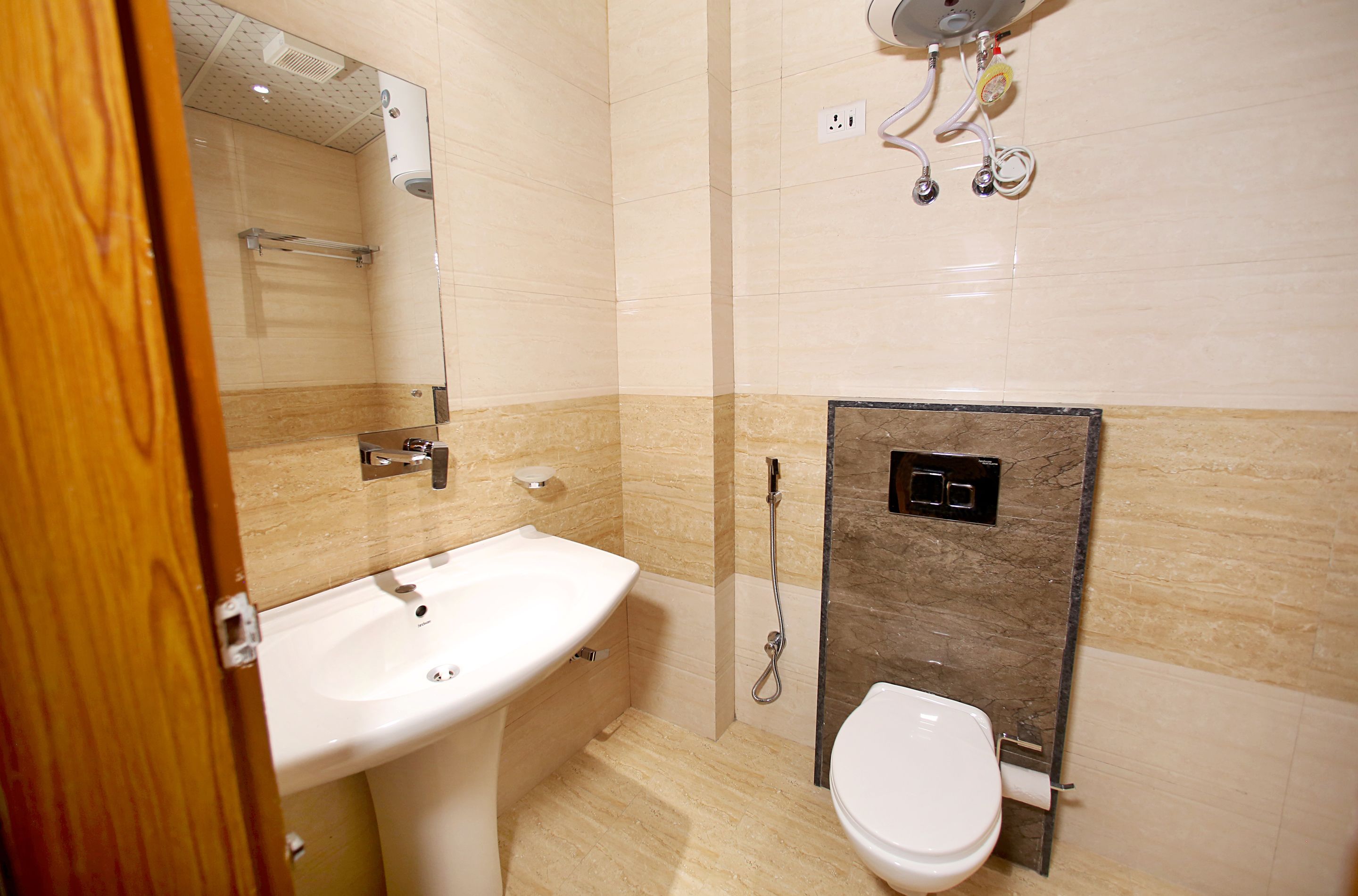 super deluxe room | bathroom | shower, hydromassage showerhead, free toiletries, hair dryer