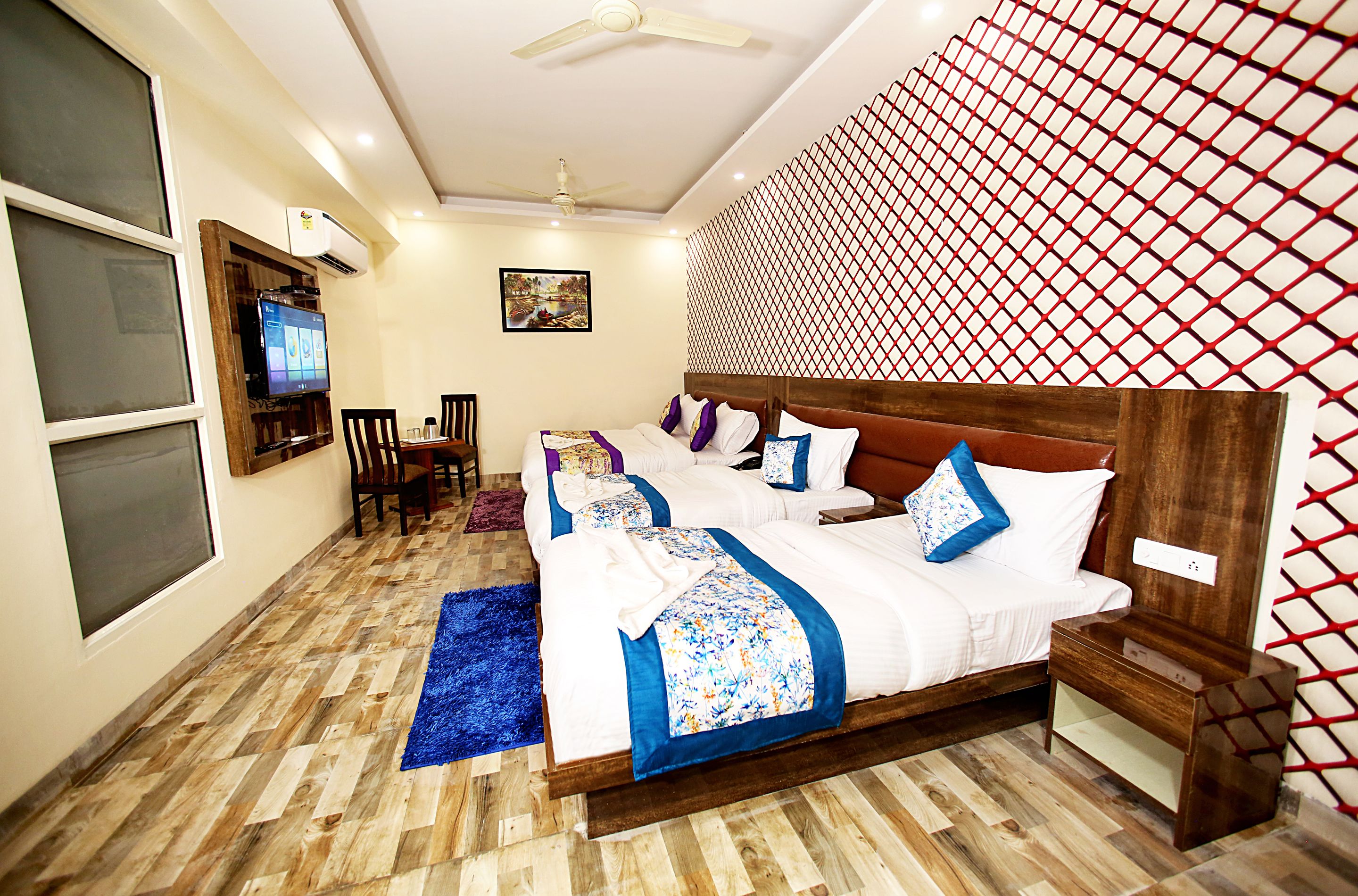 family room with airport drop | memory-foam beds, individually decorated, individually furnished, desk