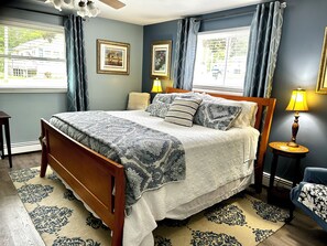 5 室のベッドルーム、セーフティボックス (室内)、デスク、アイロン / アイロン台