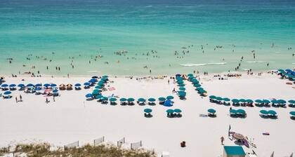 Jade East Beach Front Condo 310 on upeat näkymät!