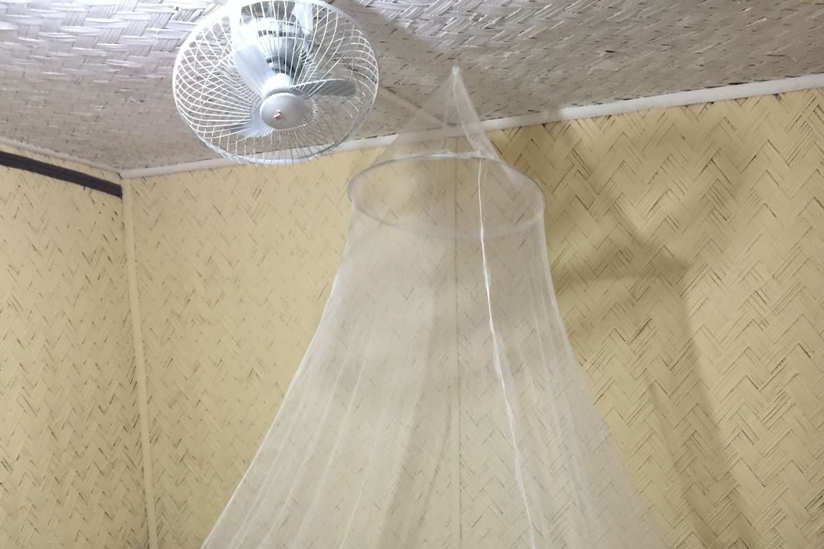 Chambre Double (Fan) | Bureau, draps fournis