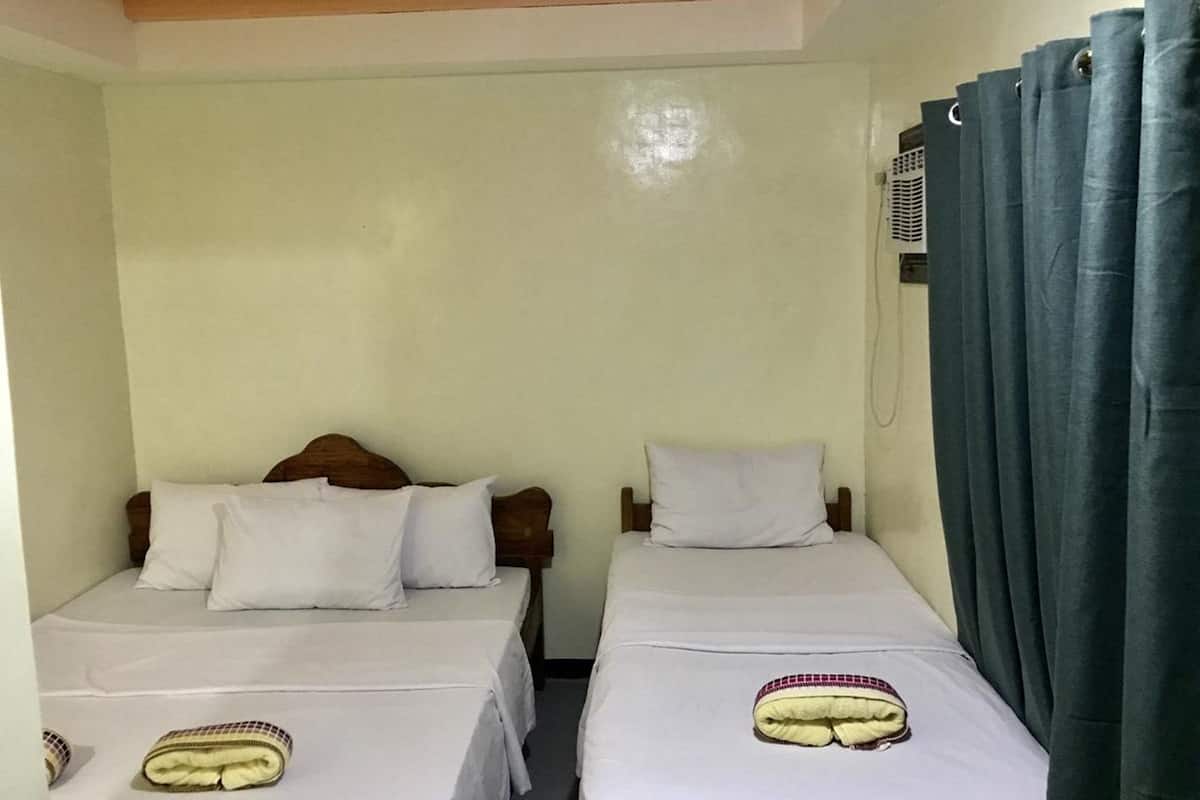 Triple Room (Aircon) | Desk, bed sheets
